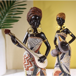 Statuettes femmes noires en pagne joueuses de flûte, guitare ou tam-tam 2