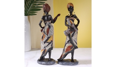 Statuettes femmes noires en pagne joueuses de flûte, guitare ou tam-tam 1